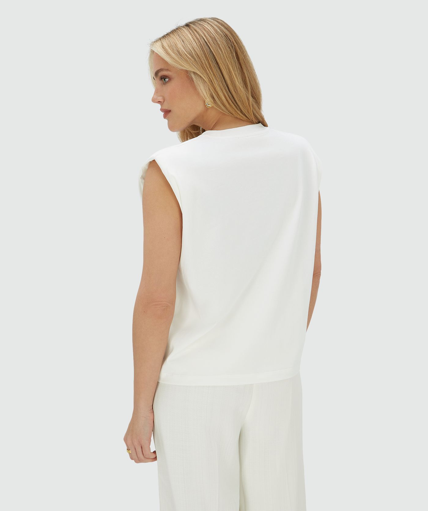 SUE T-shirt with shoulder padding