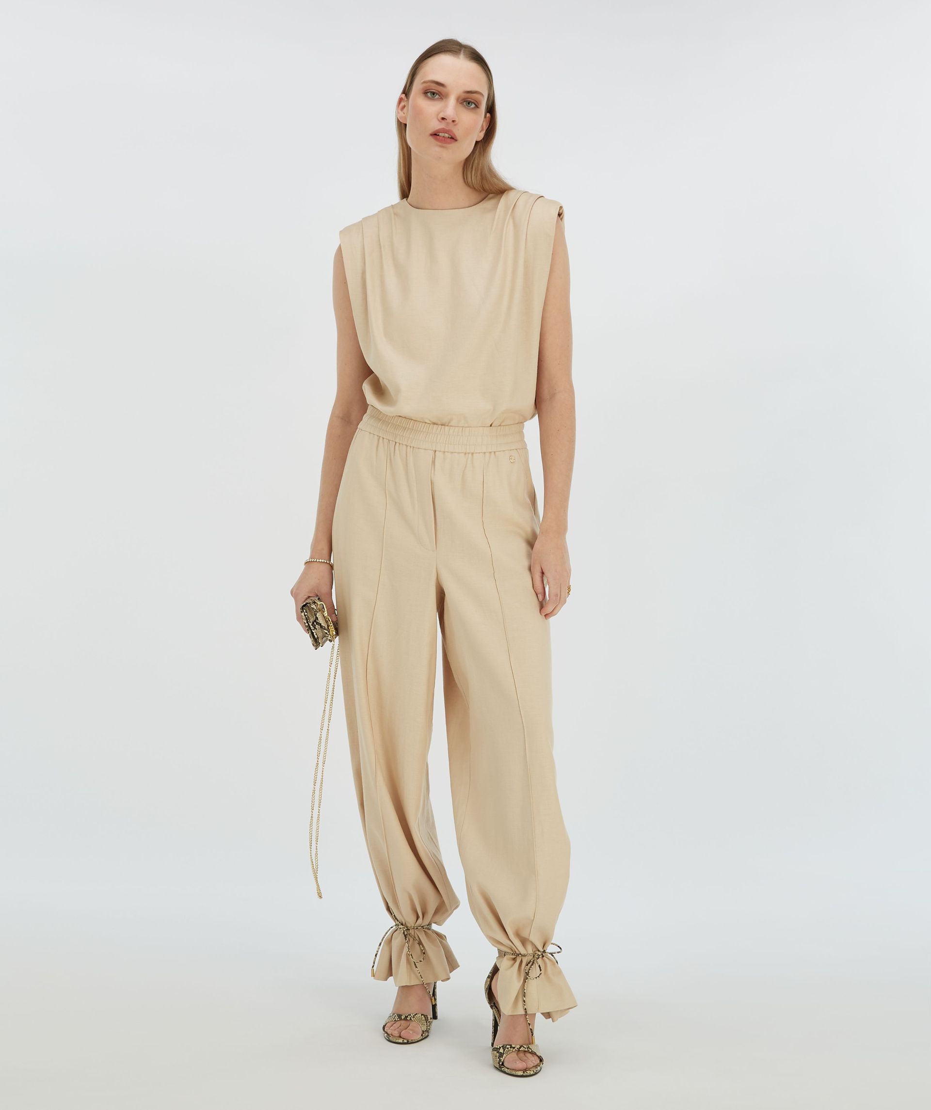 SUKI Regular Fit Top