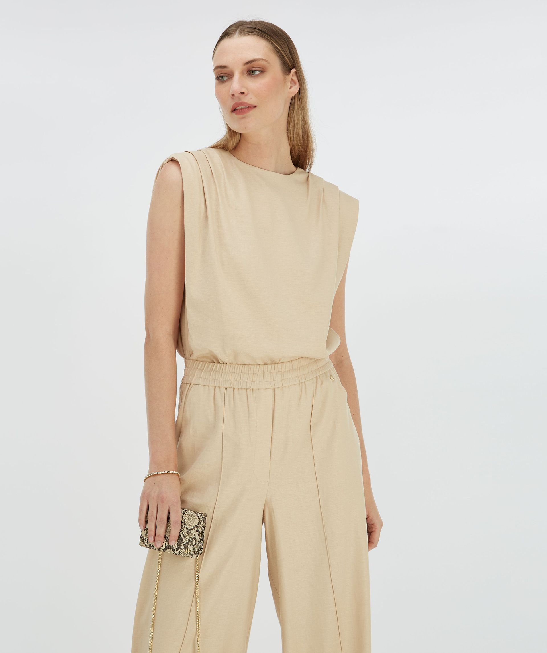 SUKI Regular Fit Top