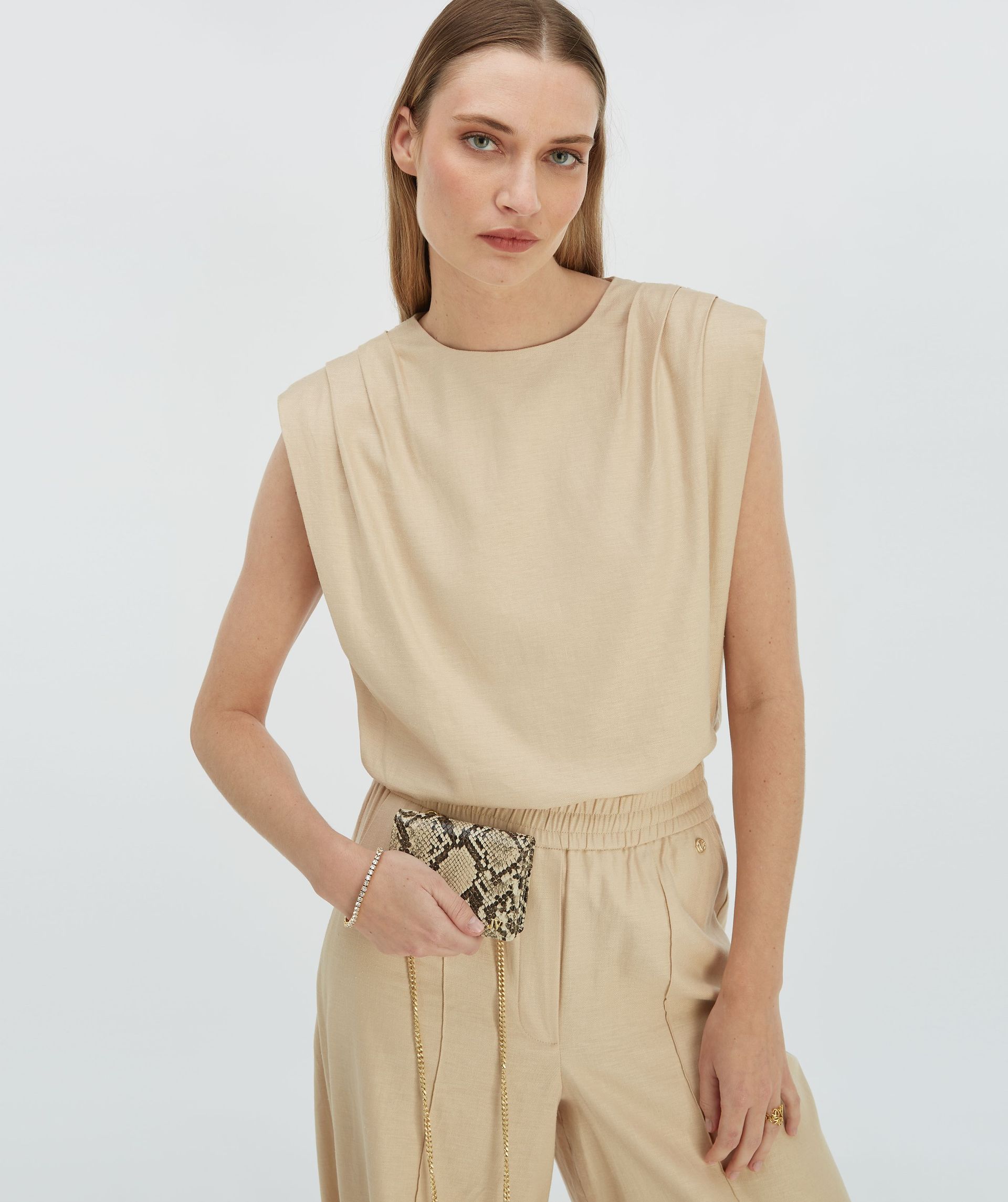 SUKI Regular Fit Top