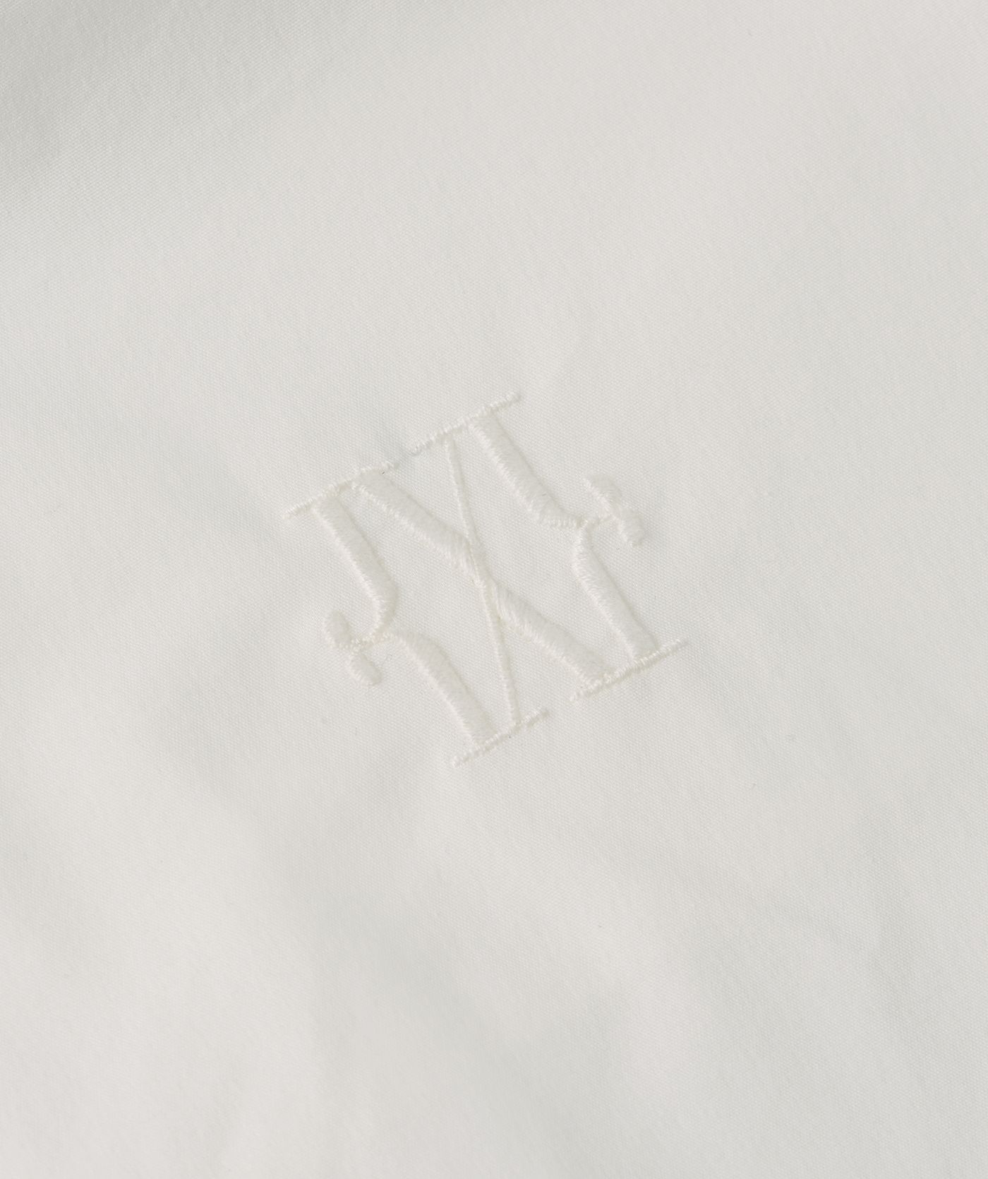 Close-up van een straight fit blouse in de kleur Off White