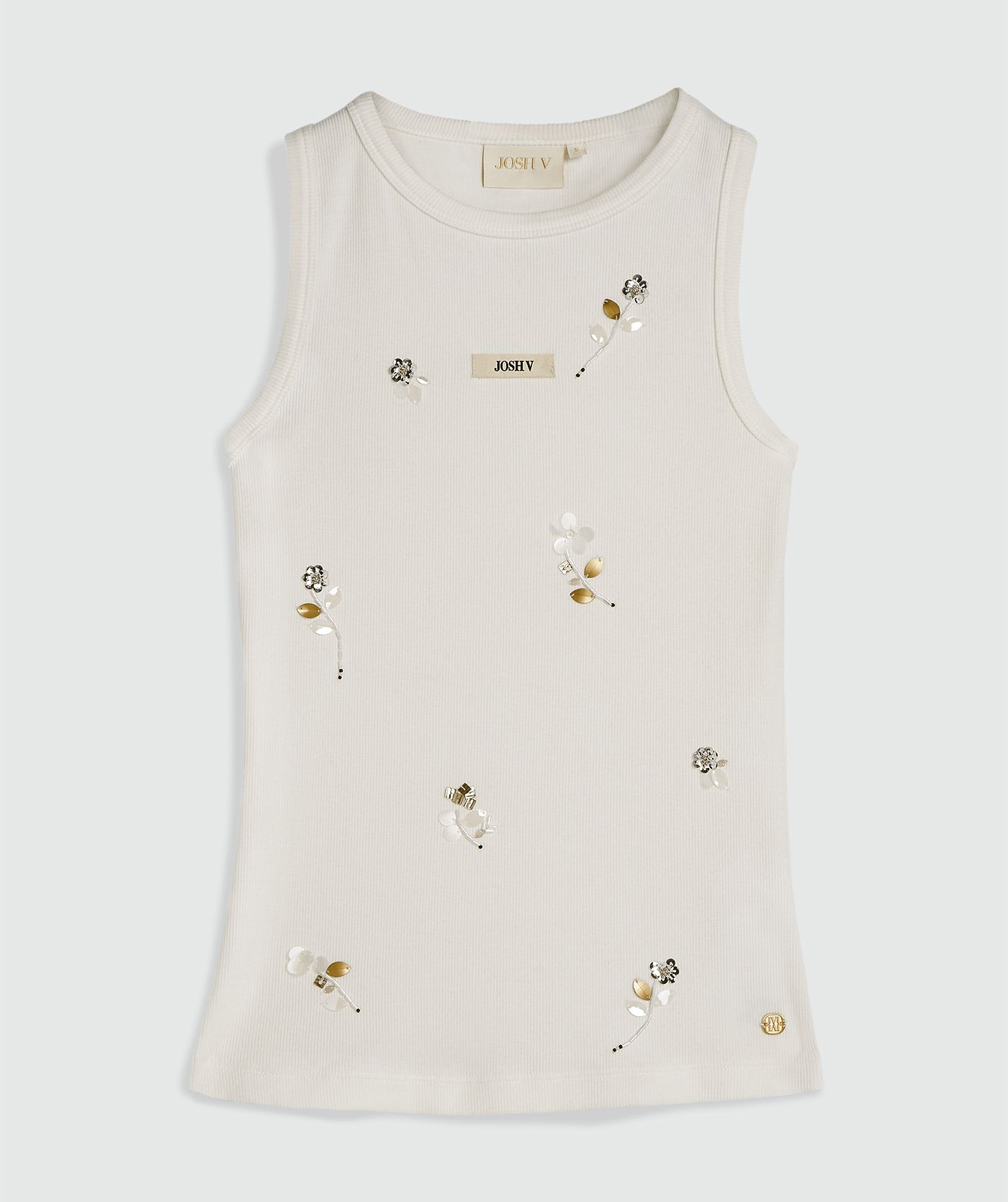 Een slim fit top met kralen details in de kleur Off White, zonder model, weergegeven op een lichtgrijze achtergrond