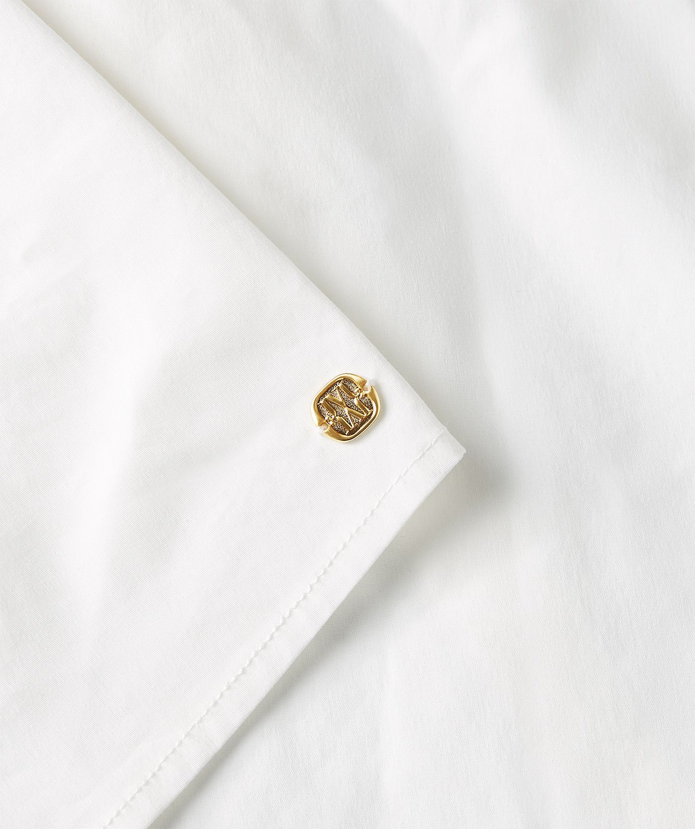 Close-up van een regular fit blouse in de kleur Off White