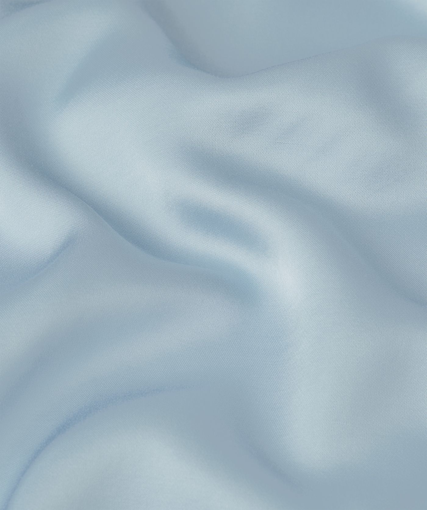 Close-up van een overslag maxi rok in satijn look in de kleur Fresh Blue