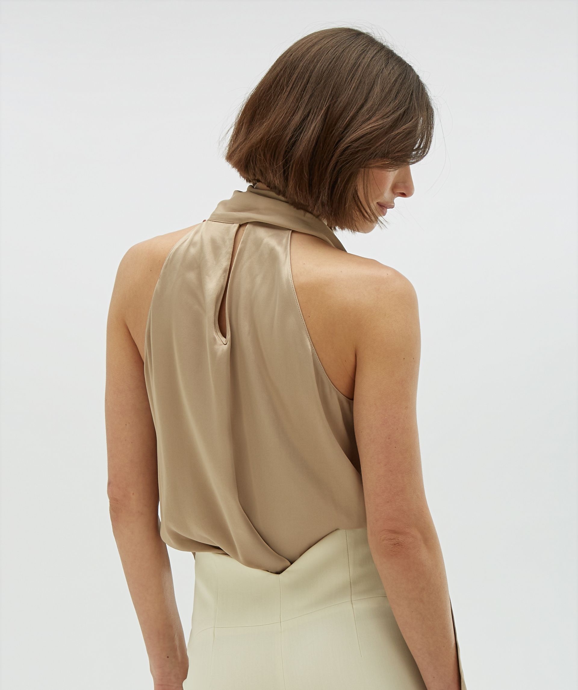 YANIEK loose fit top in satijn look