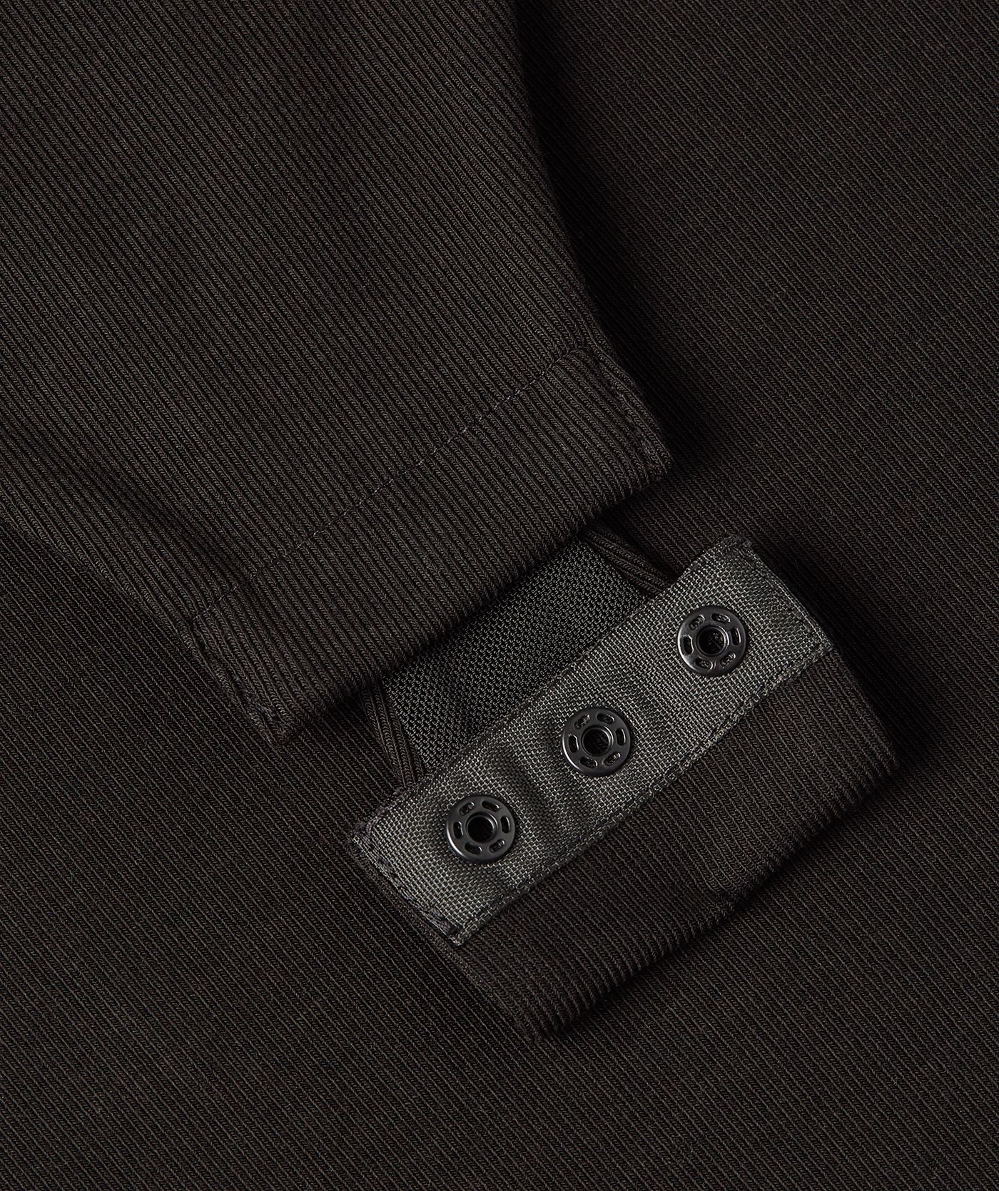 Close-up van drukknoopjes zwarte body