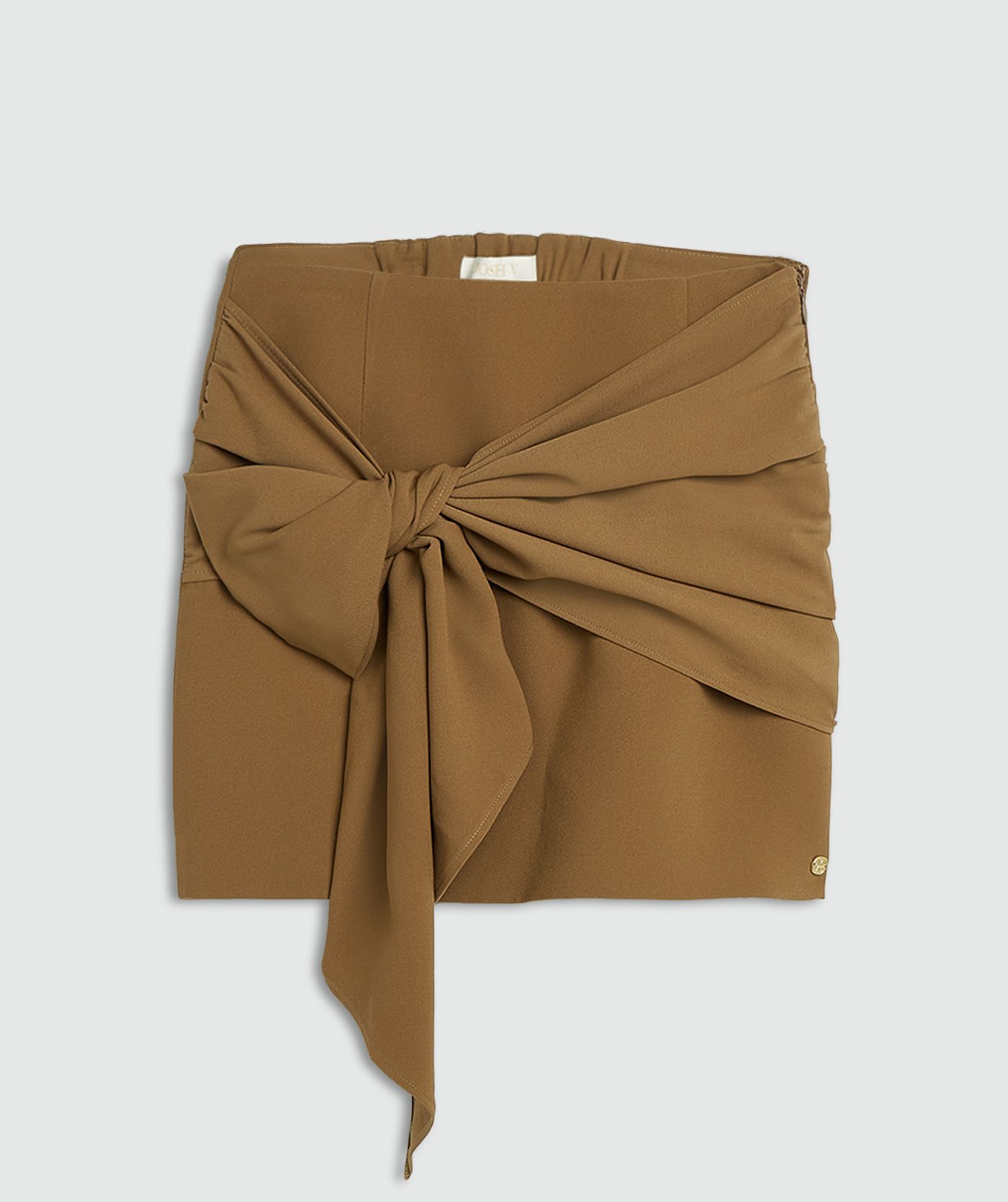 Een high waisted mini rok in de kleur Khaki, weergegeven op een lichtgrijze achtergrond