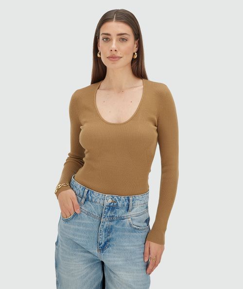 AME fitted top