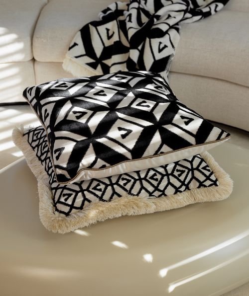 Xandra decorative cushion