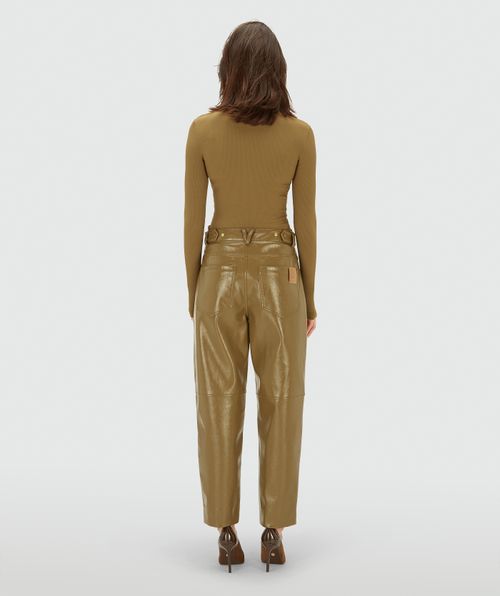 RAE Mid-Rise Straight-Fit Hose in Lackoptik